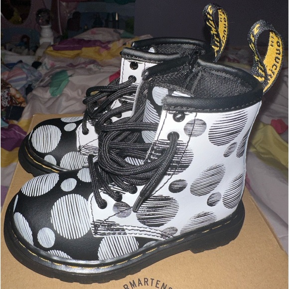 Dr Doc Marten's boots toddler size 7 NEW - Picture 2 of 4